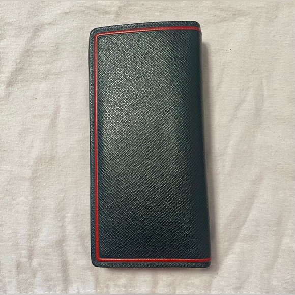 LOUIS VUITTON Brazza Wallet Tiaga Leather - Picture 2 of 16